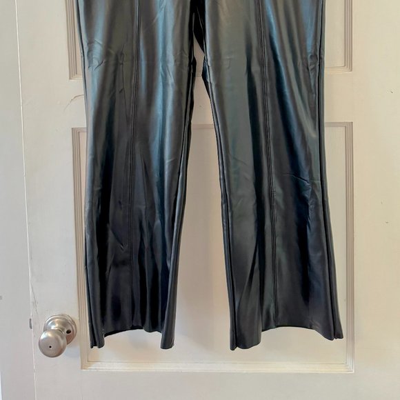NWT HUE Faux Leather Cropped Flare Leggings XL - Picture 3 of 8